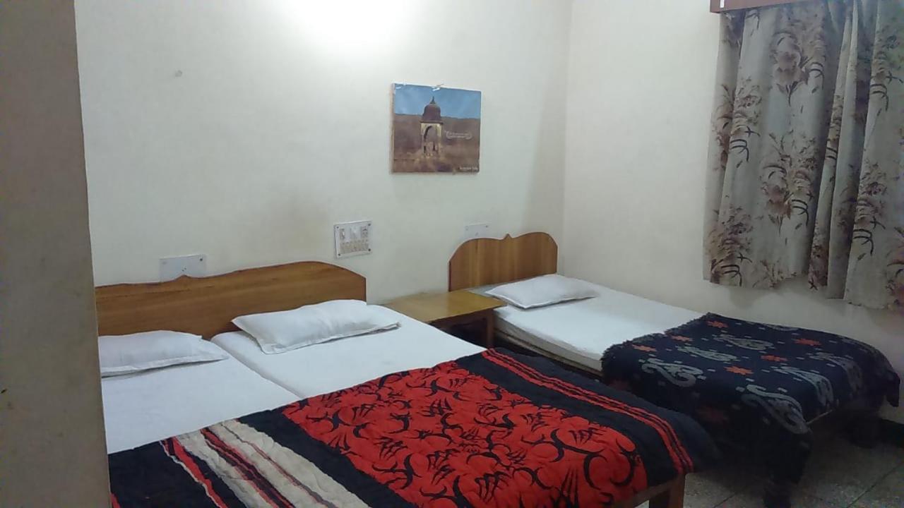 Hotel Yogi Lodge Khajurāho Esterno foto
