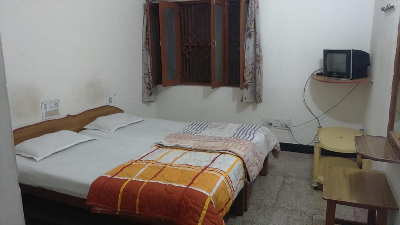 Hotel Yogi Lodge Khajurāho Esterno foto