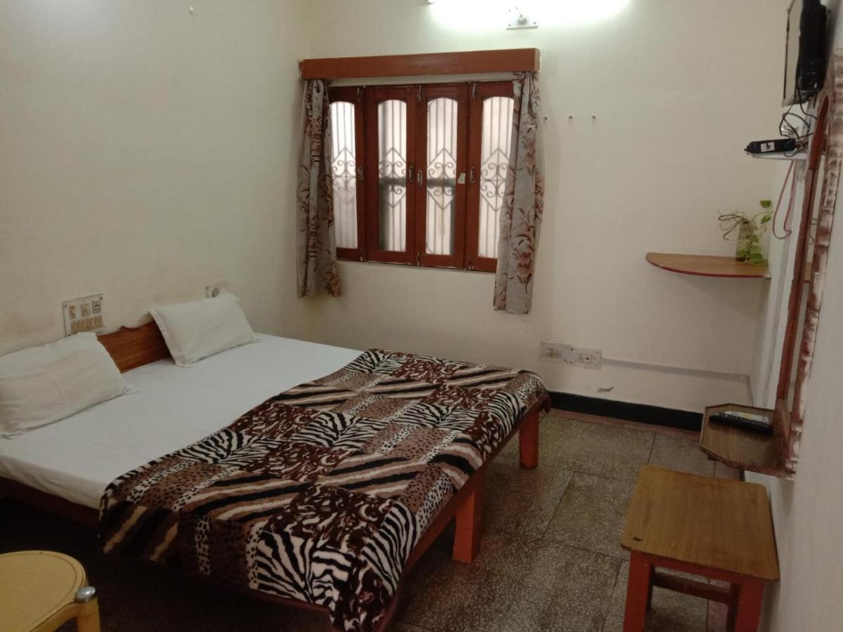 Hotel Yogi Lodge Khajurāho Esterno foto