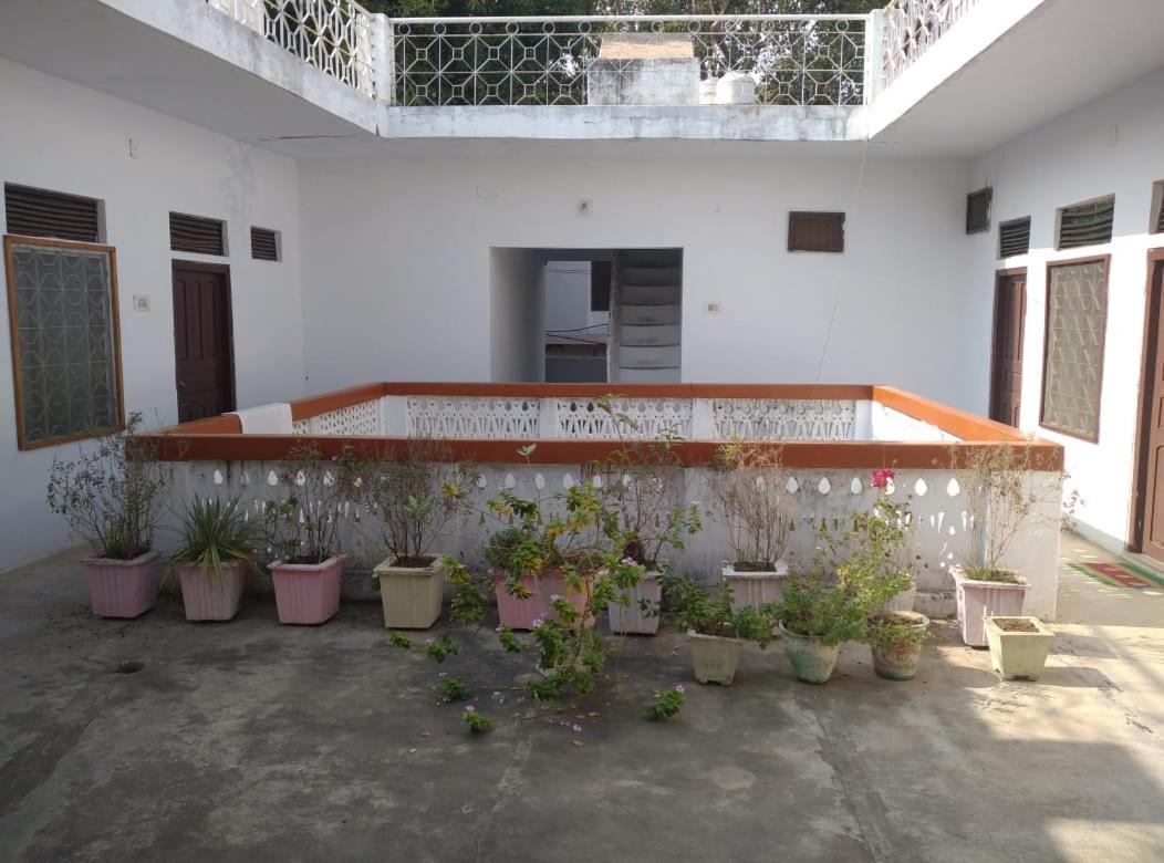 Hotel Yogi Lodge Khajurāho Esterno foto